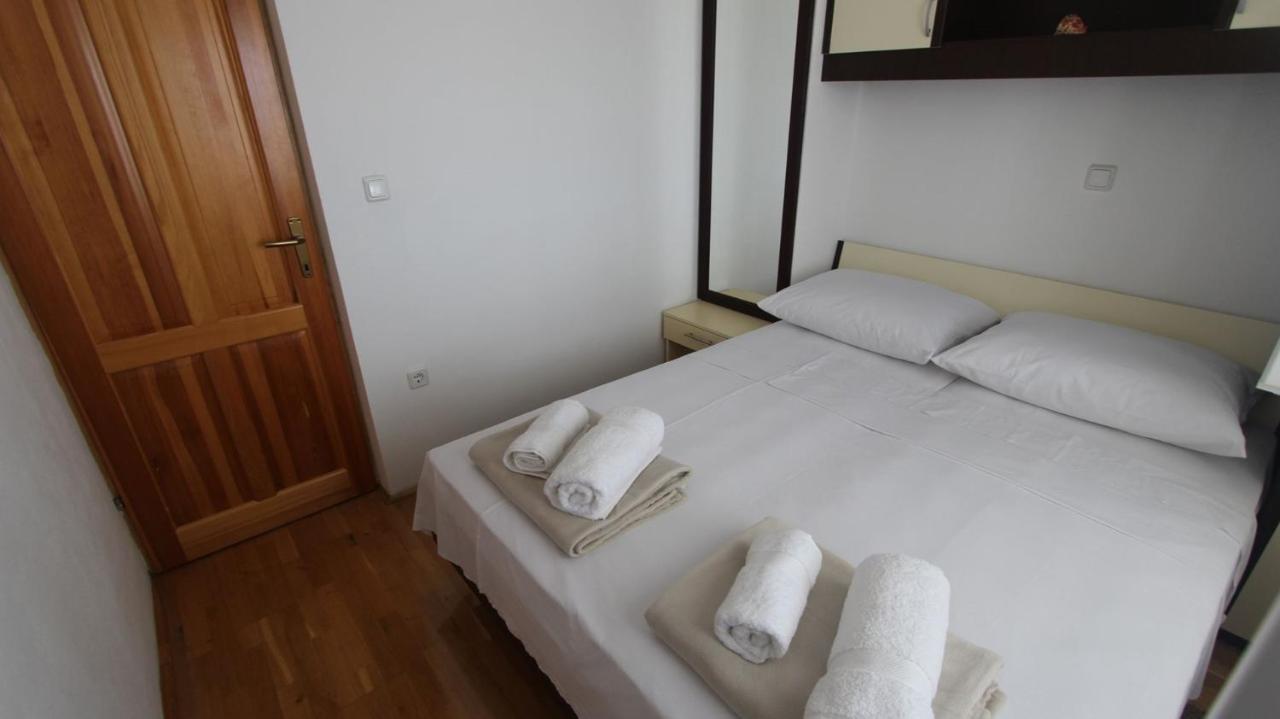 Apartments Jela Sveti Vid-Miholjice Екстер'єр фото