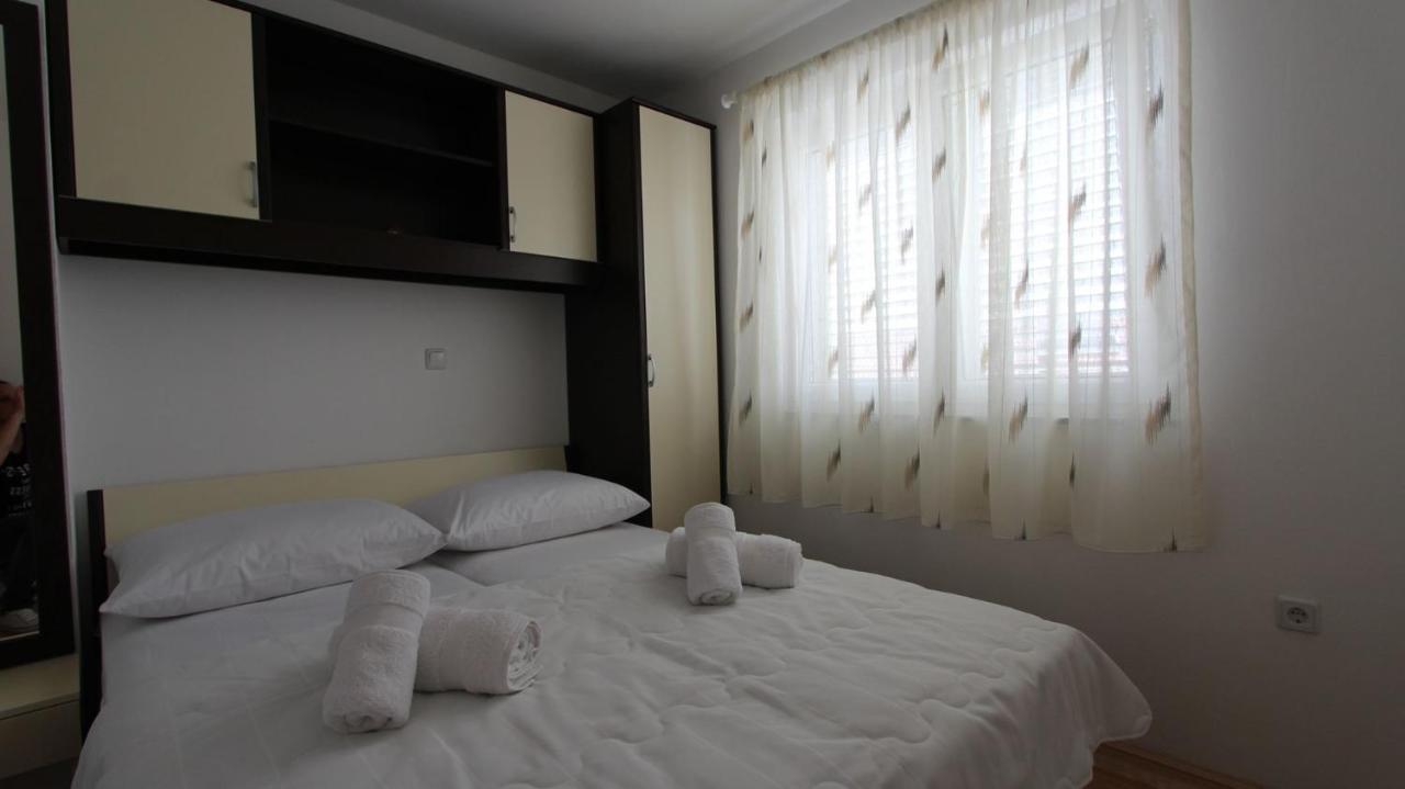 Apartments Jela Sveti Vid-Miholjice Екстер'єр фото