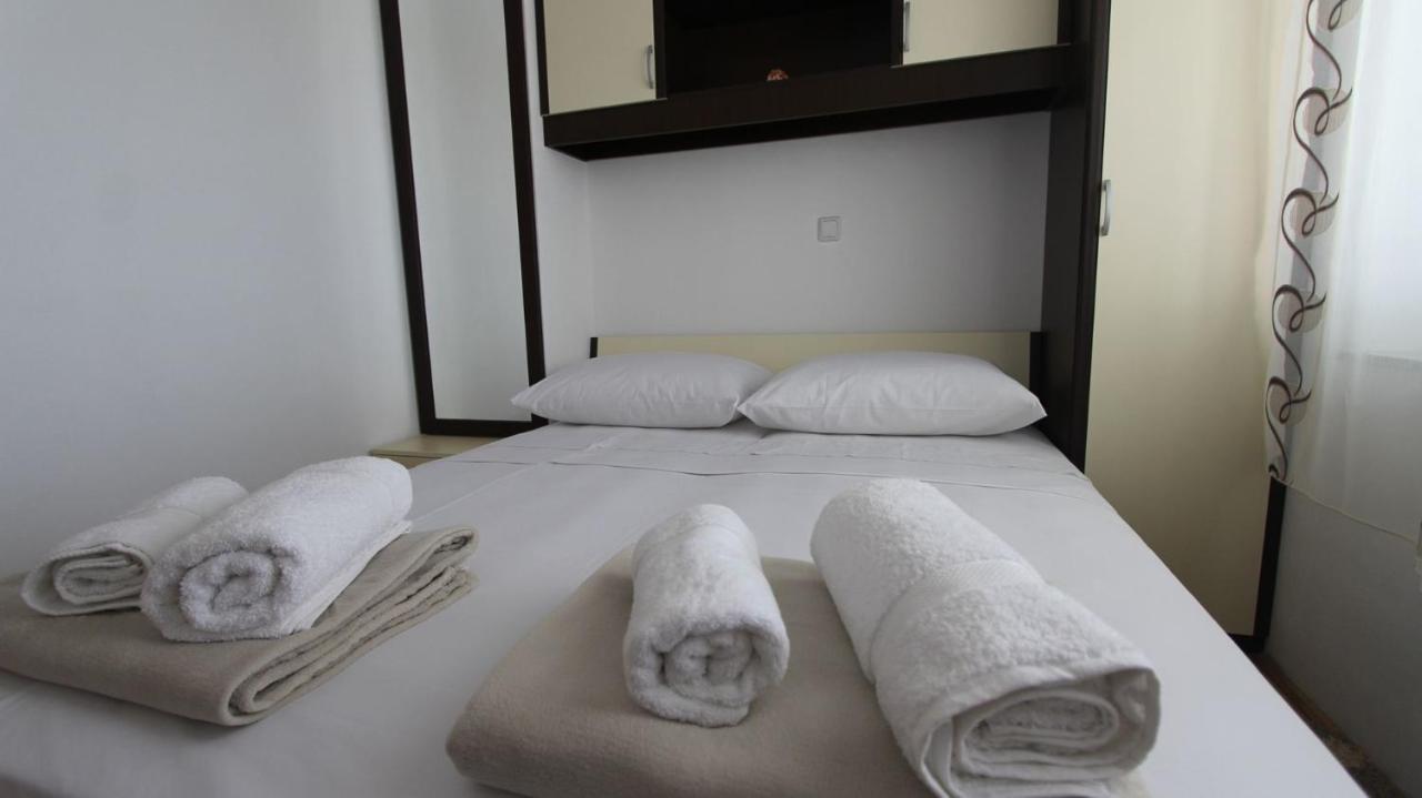 Apartments Jela Sveti Vid-Miholjice Екстер'єр фото