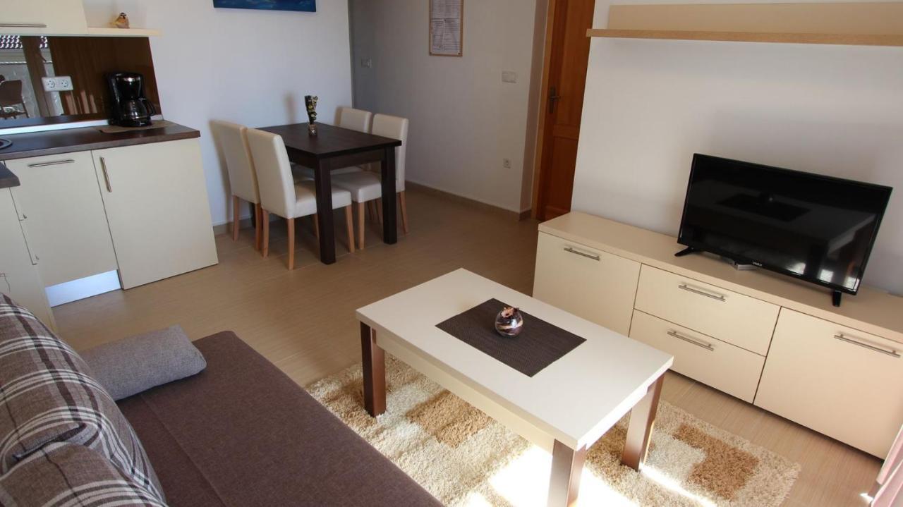 Apartments Jela Sveti Vid-Miholjice Екстер'єр фото