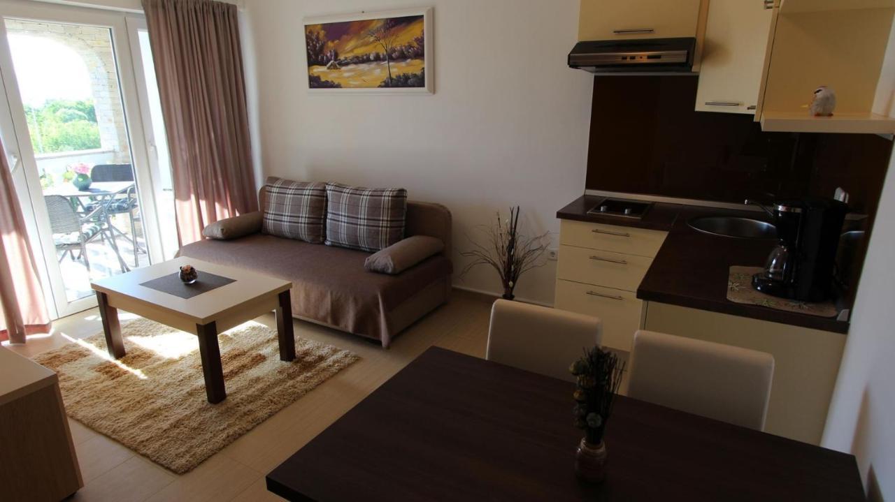 Apartments Jela Sveti Vid-Miholjice Екстер'єр фото