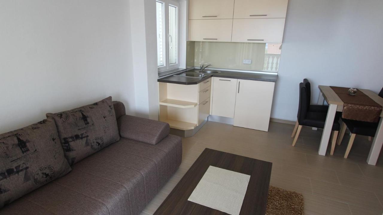 Apartments Jela Sveti Vid-Miholjice Екстер'єр фото