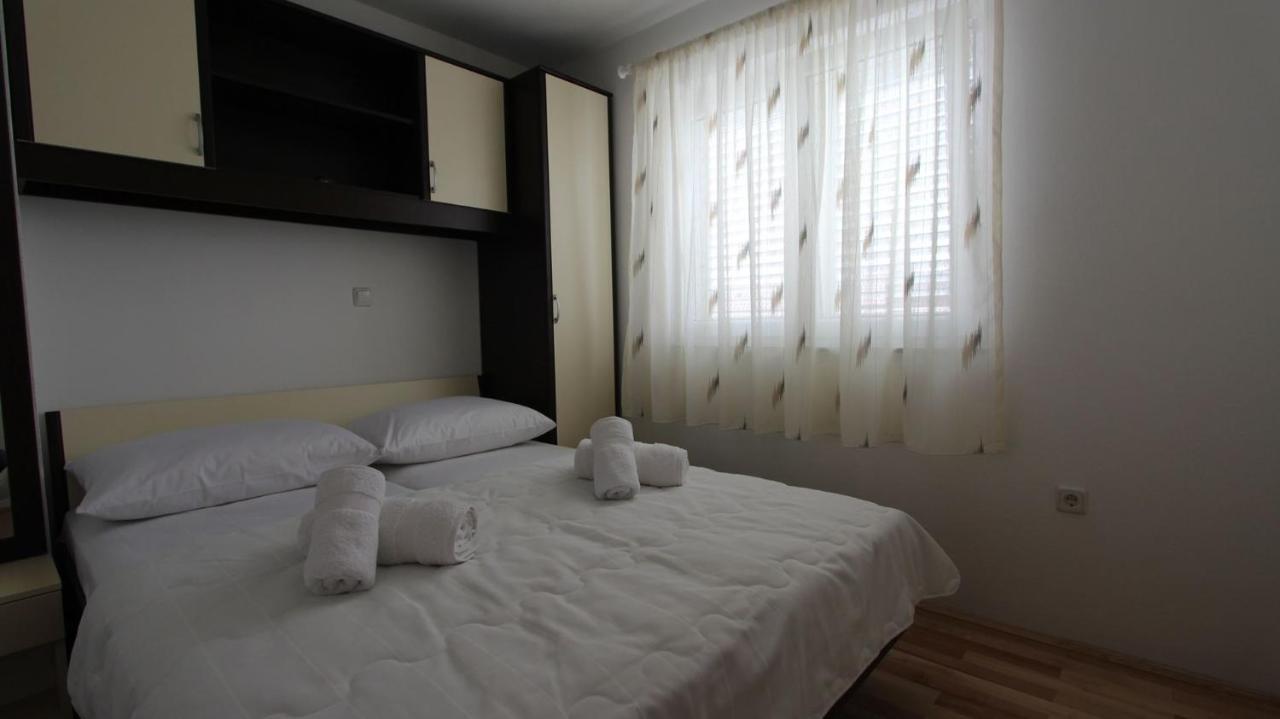 Apartments Jela Sveti Vid-Miholjice Екстер'єр фото