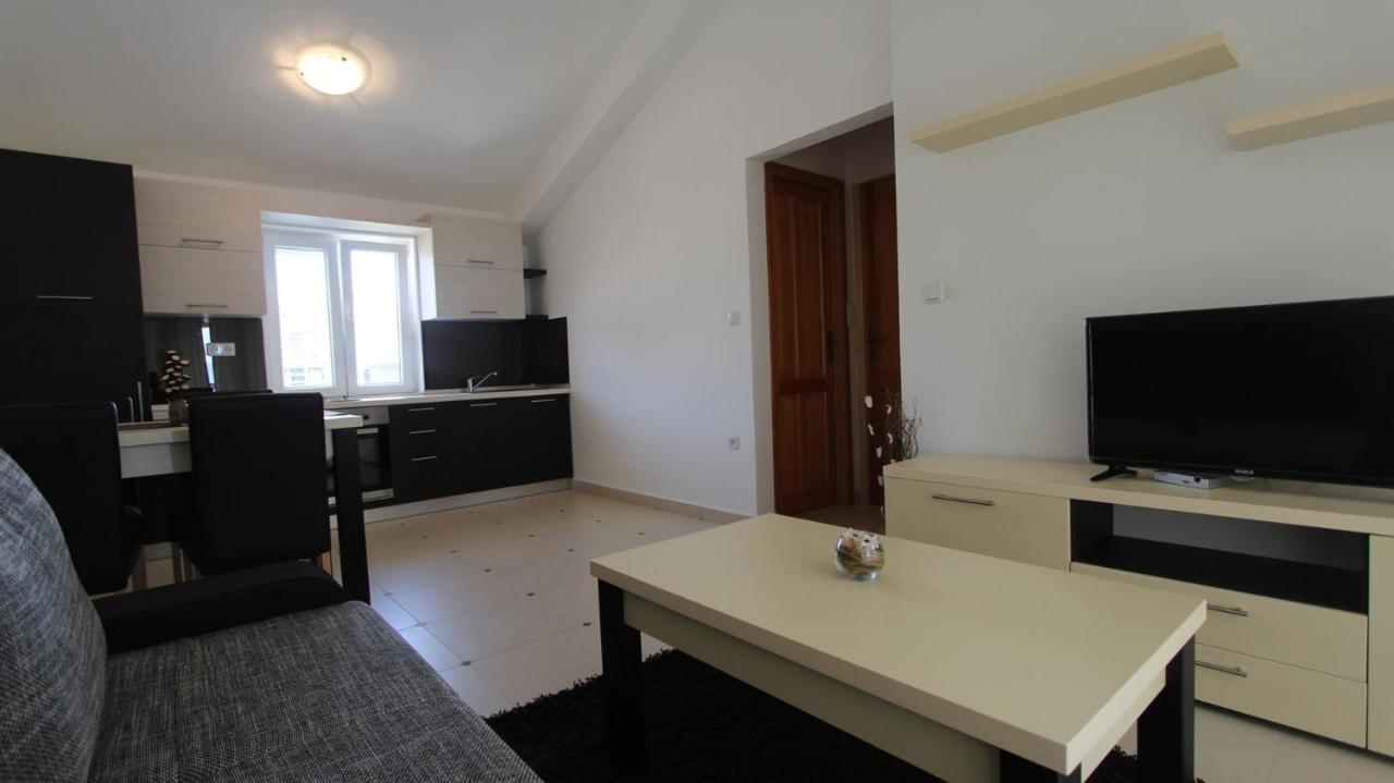 Apartments Jela Sveti Vid-Miholjice Екстер'єр фото